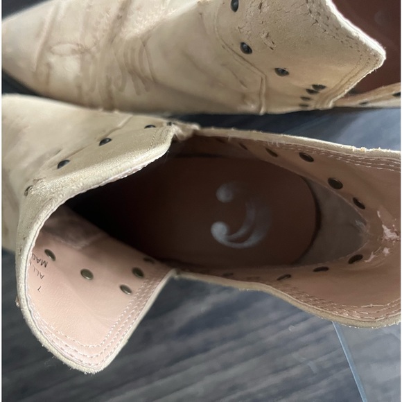 Note: this material tends to peel and looking more vintage. Super versatile! - Picture 4 of 4